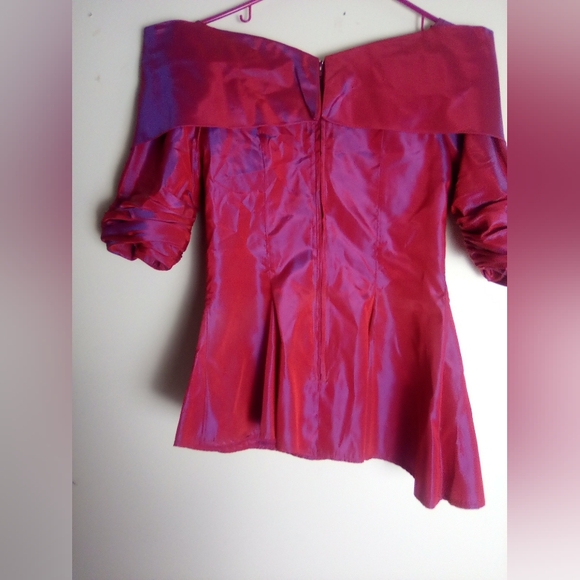 WATTERS WATTERS Elegant Off-Shoulder Magenta Top SIZE 8 - Picture 6 of 7